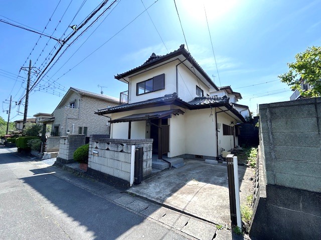 白を基調とした優しいデザインの外観です♪