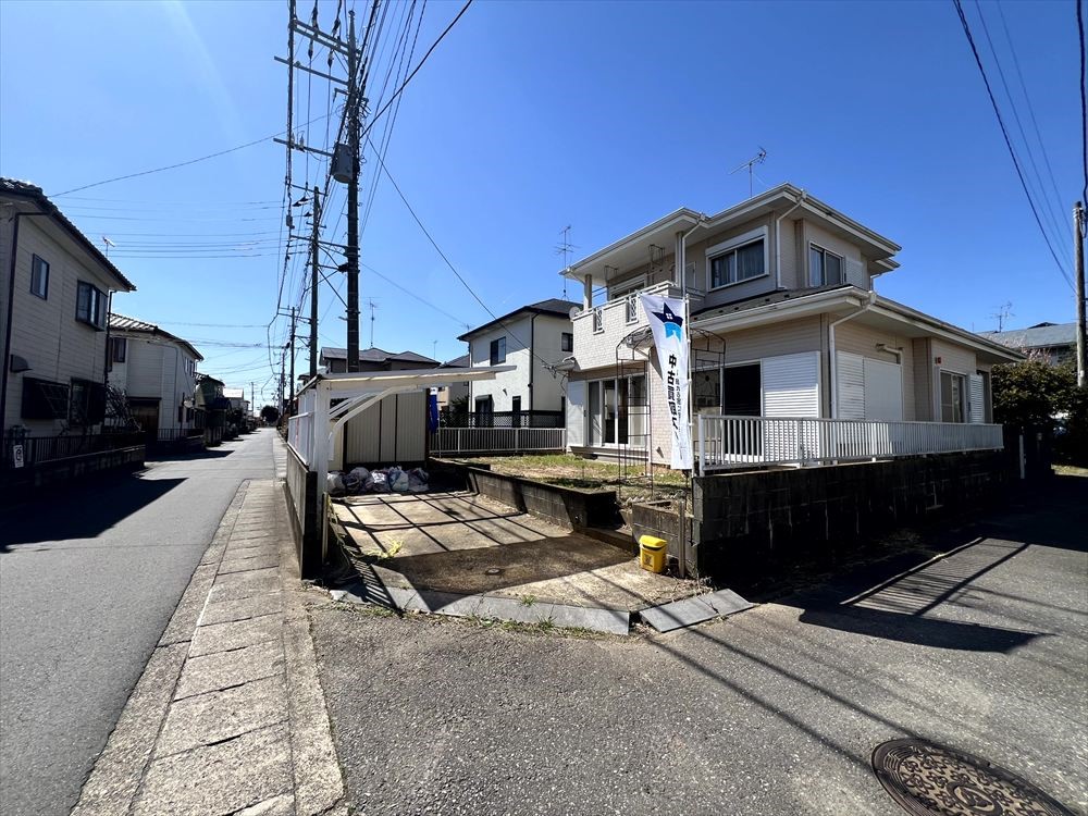 【外観】あさひ小学校、商業施設まで徒歩15分圏内の立地♪※リフォーム前写真※2026年3月撮影