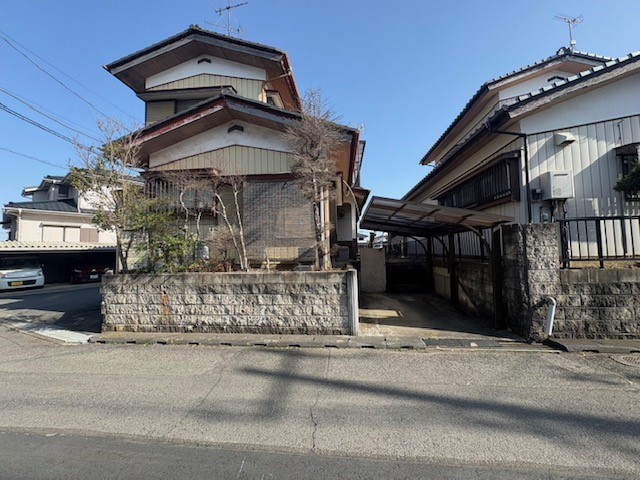 【外観】リフォーム中でも現地ご案内可能です♪※リフォーム前写真です