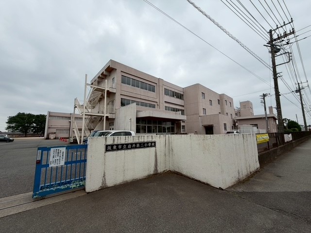 岩井第二小学校(850m)-((岩井第二小学校：徒歩12分))