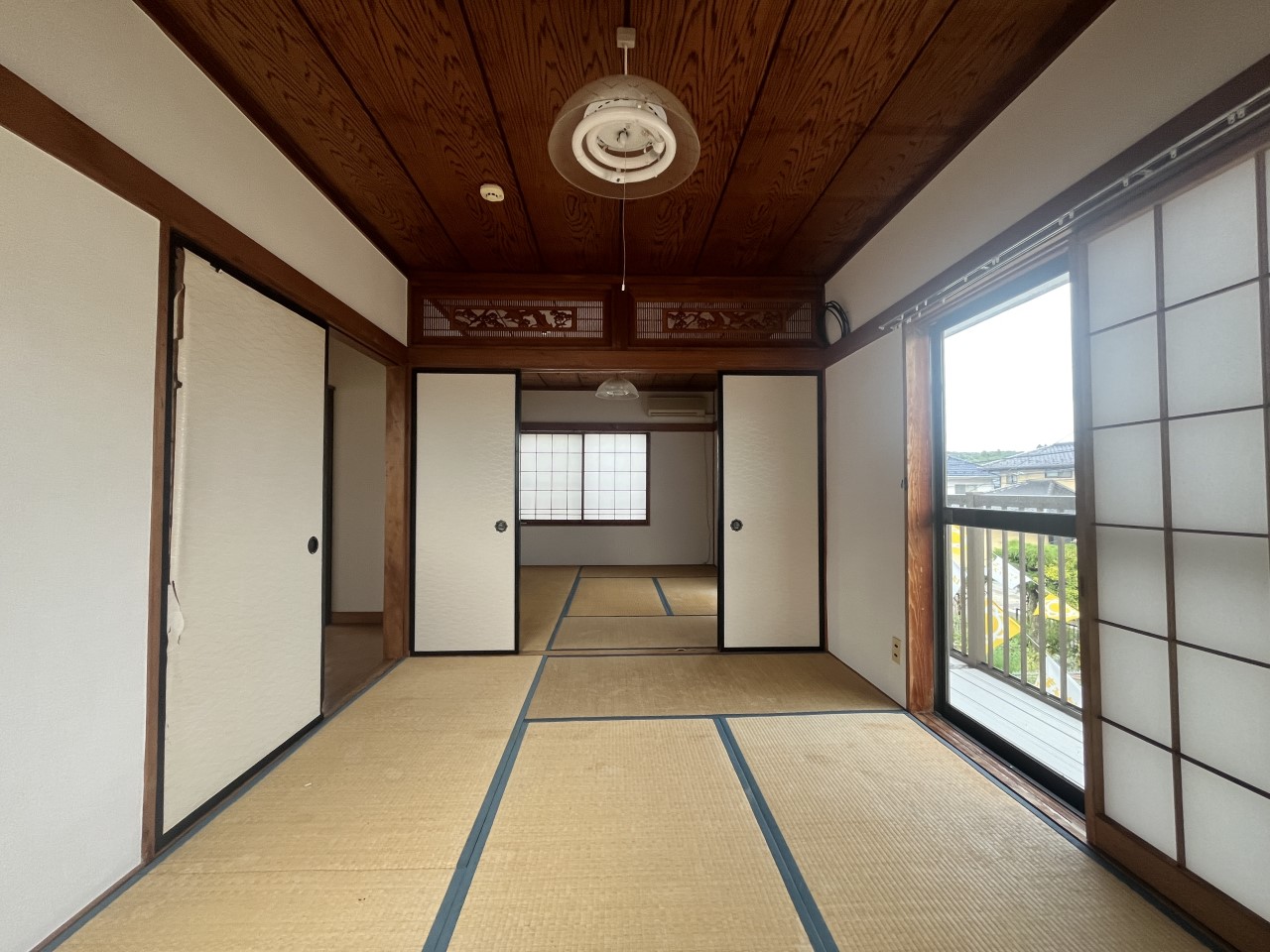 扉付きの和室なのでプライベートな空間にもなります。
