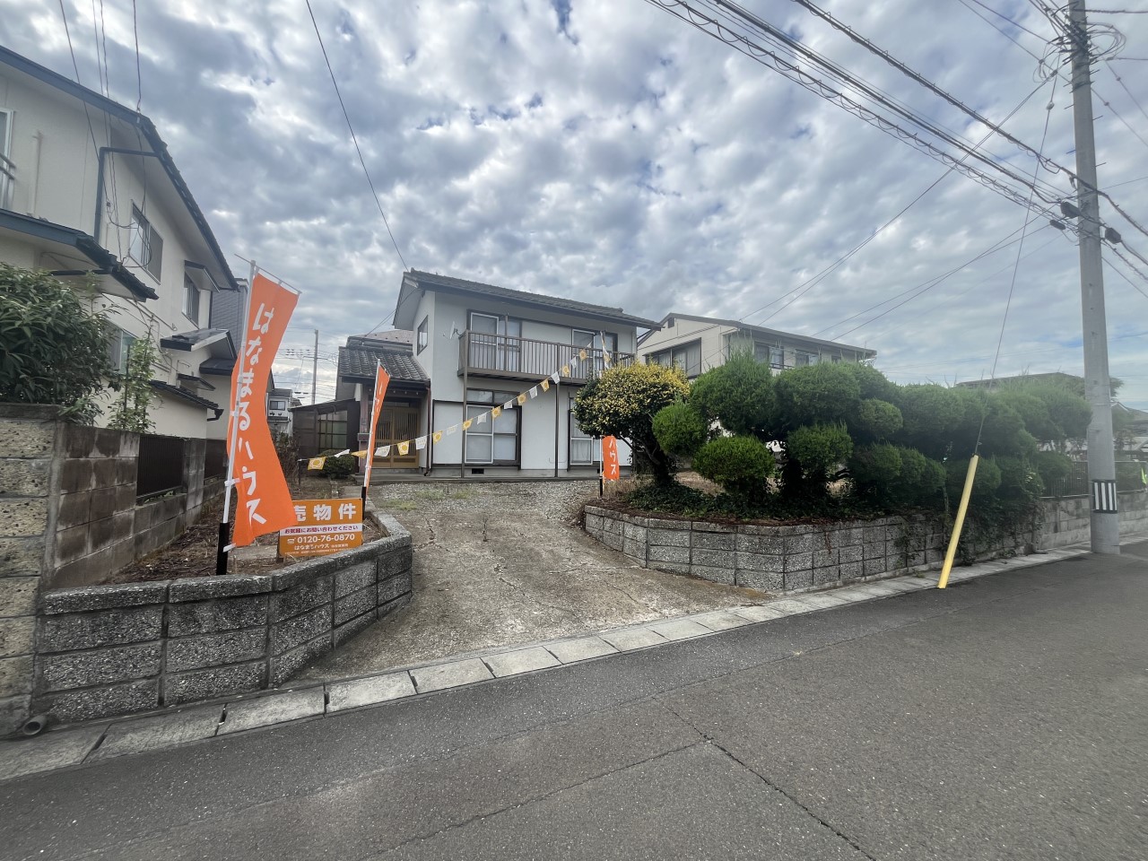 落ち着いた住宅街の一角に位置し、静かな暮らしを求める方におすすめです。