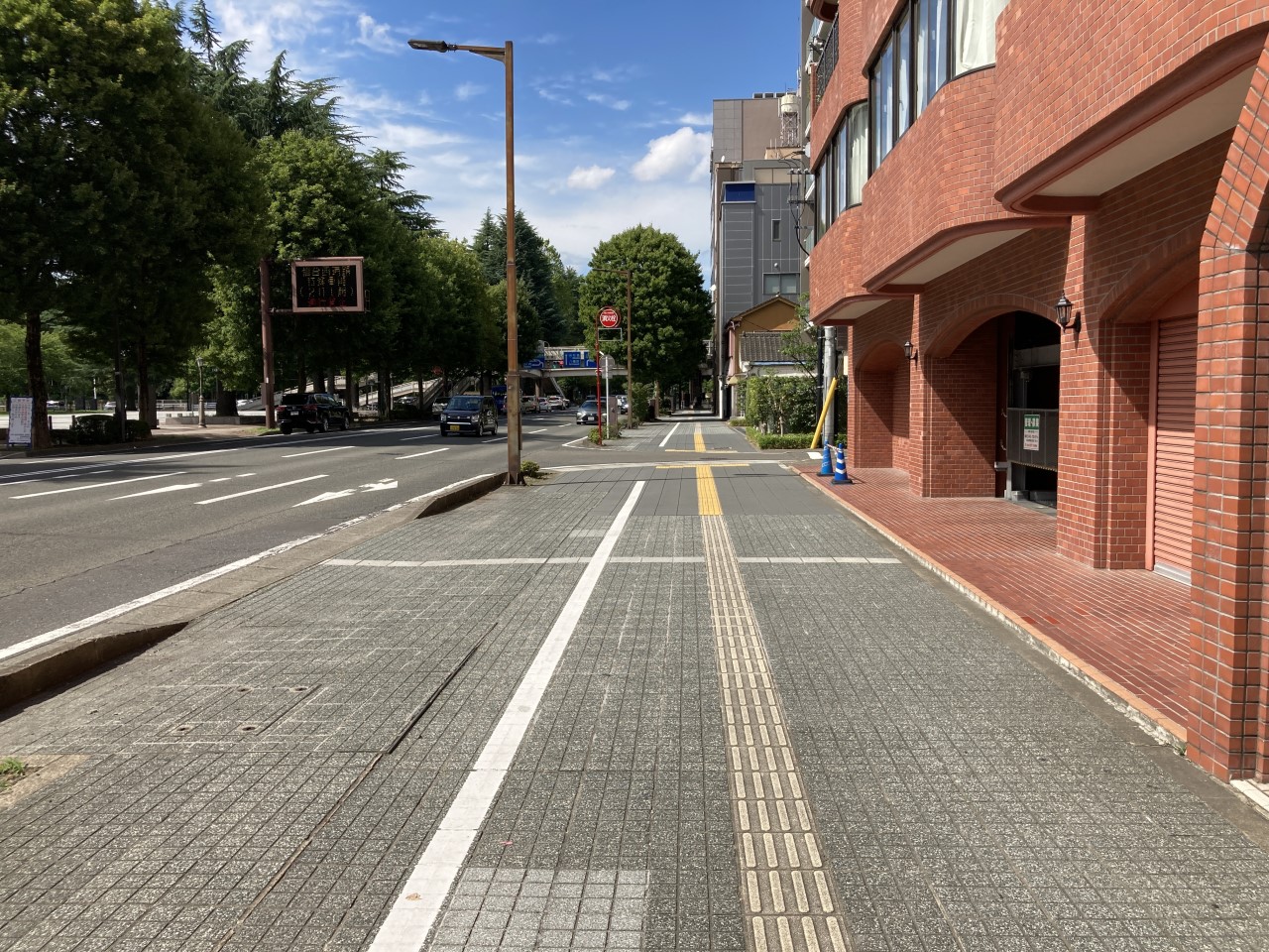 ■西側前面道路｜2025年８月撮影