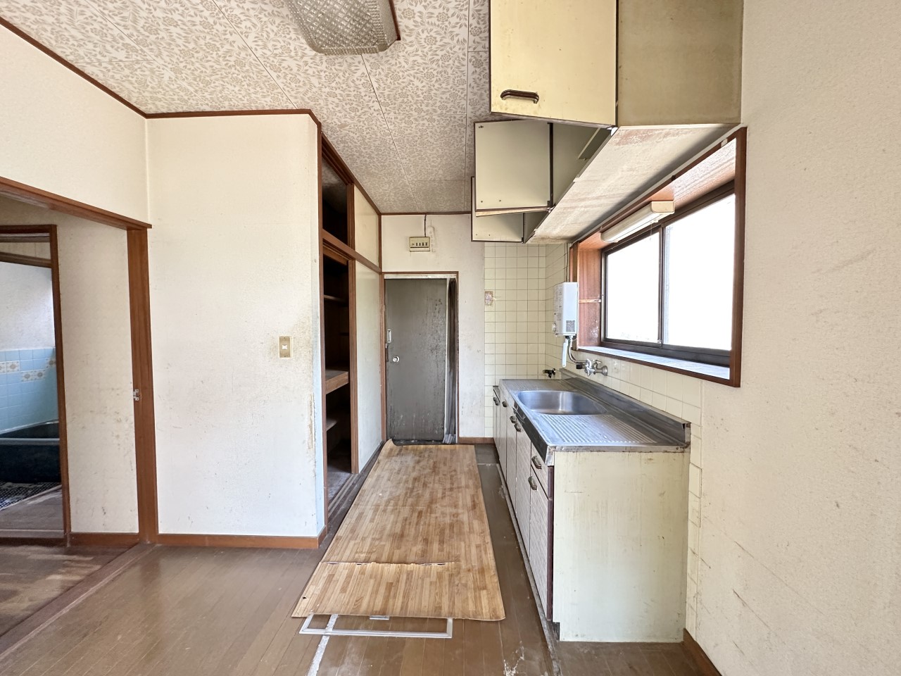 ◆キッチン収納｜背面にも収納スペースあるので、日常使いするものを収納できます！