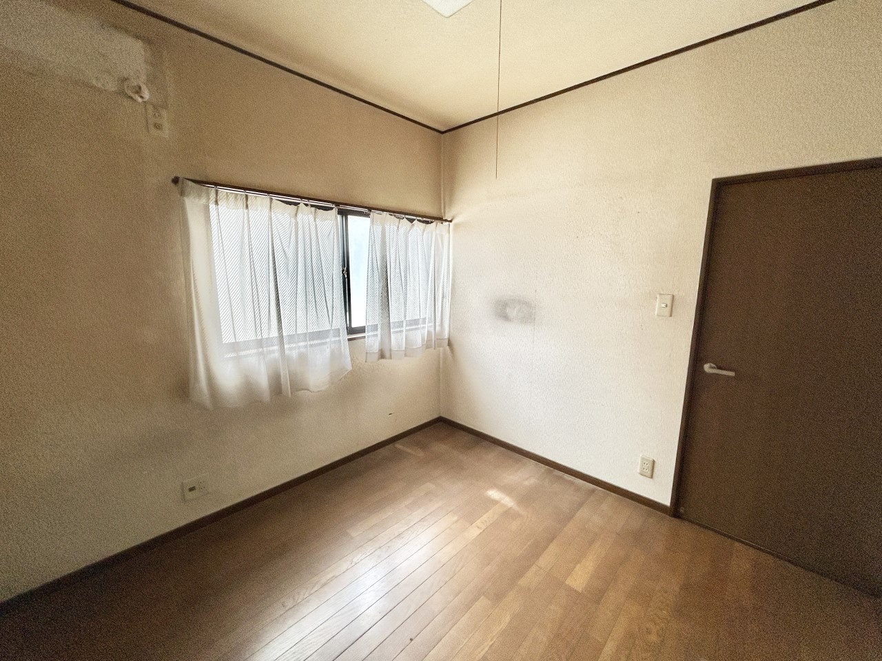 ◆2階洋室｜小学校入学を機に自分のお部屋を欲しがるお子さまは多いようです。普段はリビングでお勉強やお遊びをしていても、お子様の自立を促すにはやっぱり自分の部屋を持つことが一番。