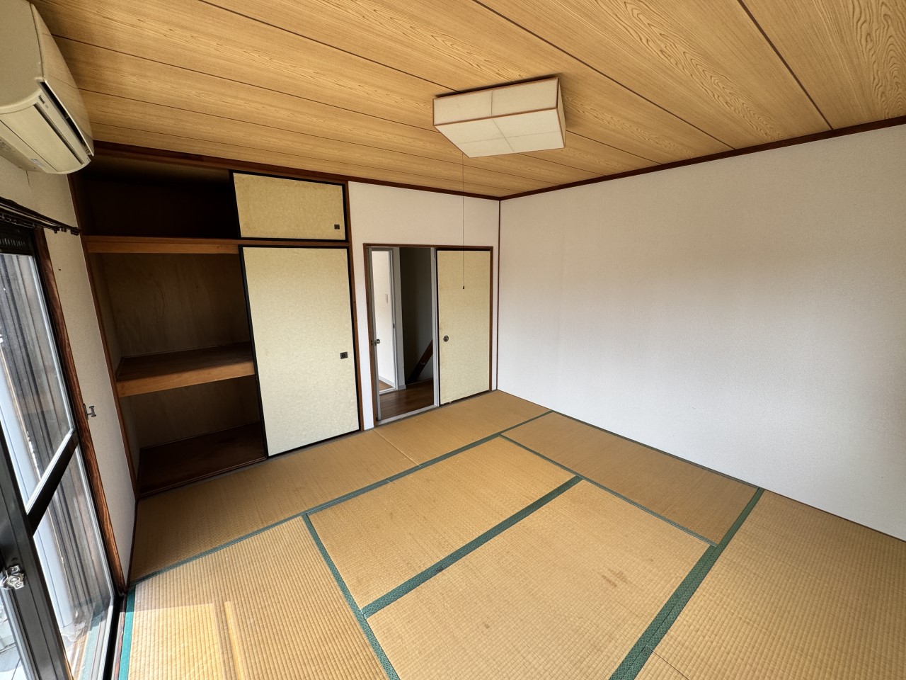 ◆2階和室｜ぬくもりを感じられる和室でゆっくりとお寛ぎいただけます♪