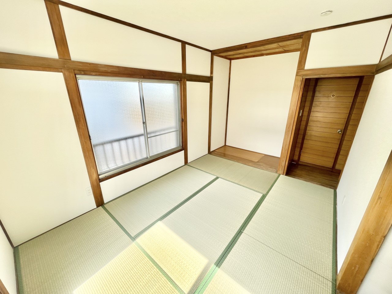◆2階和室（リフォーム後）｜押し入れ付きの和室は、布団や季節物、日用品の収納に便利で、お部屋をスッキリ保てます。