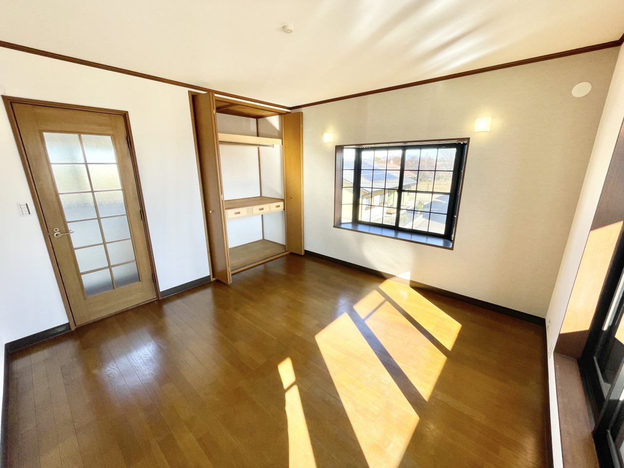 ◆2階寝室（リフォーム後）｜ベットを置いても十分な広さを確保出来ています！