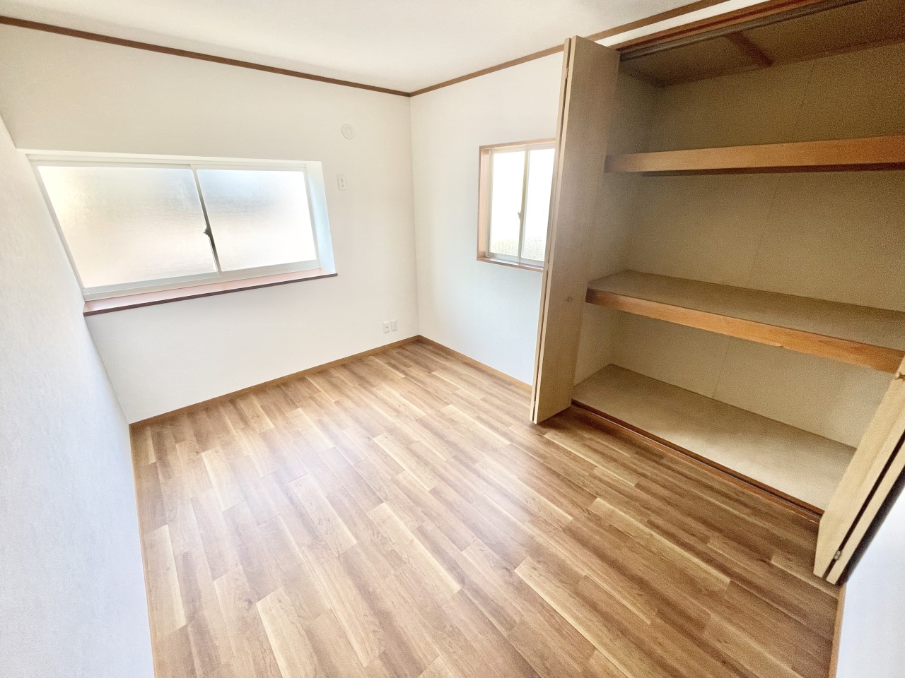 ◆2階洋室（リフォーム後）｜各々が空間を共有しながら、思い思いの時間も気兼ねなく過ごせる♪