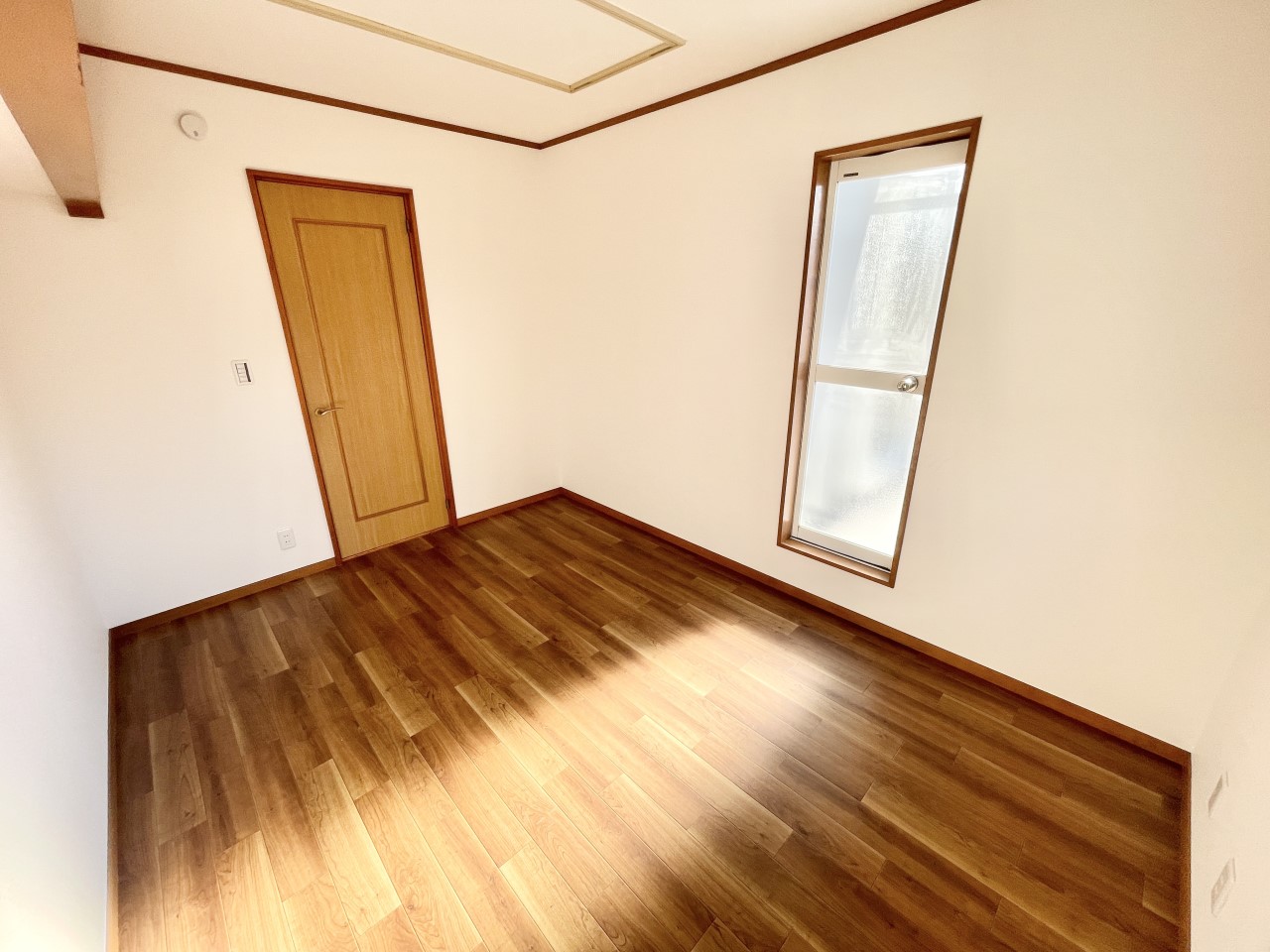 ◆2階洋室（リフォーム後）｜家族が揃う団らんのひと時は楽しく、そしてゆったりと。