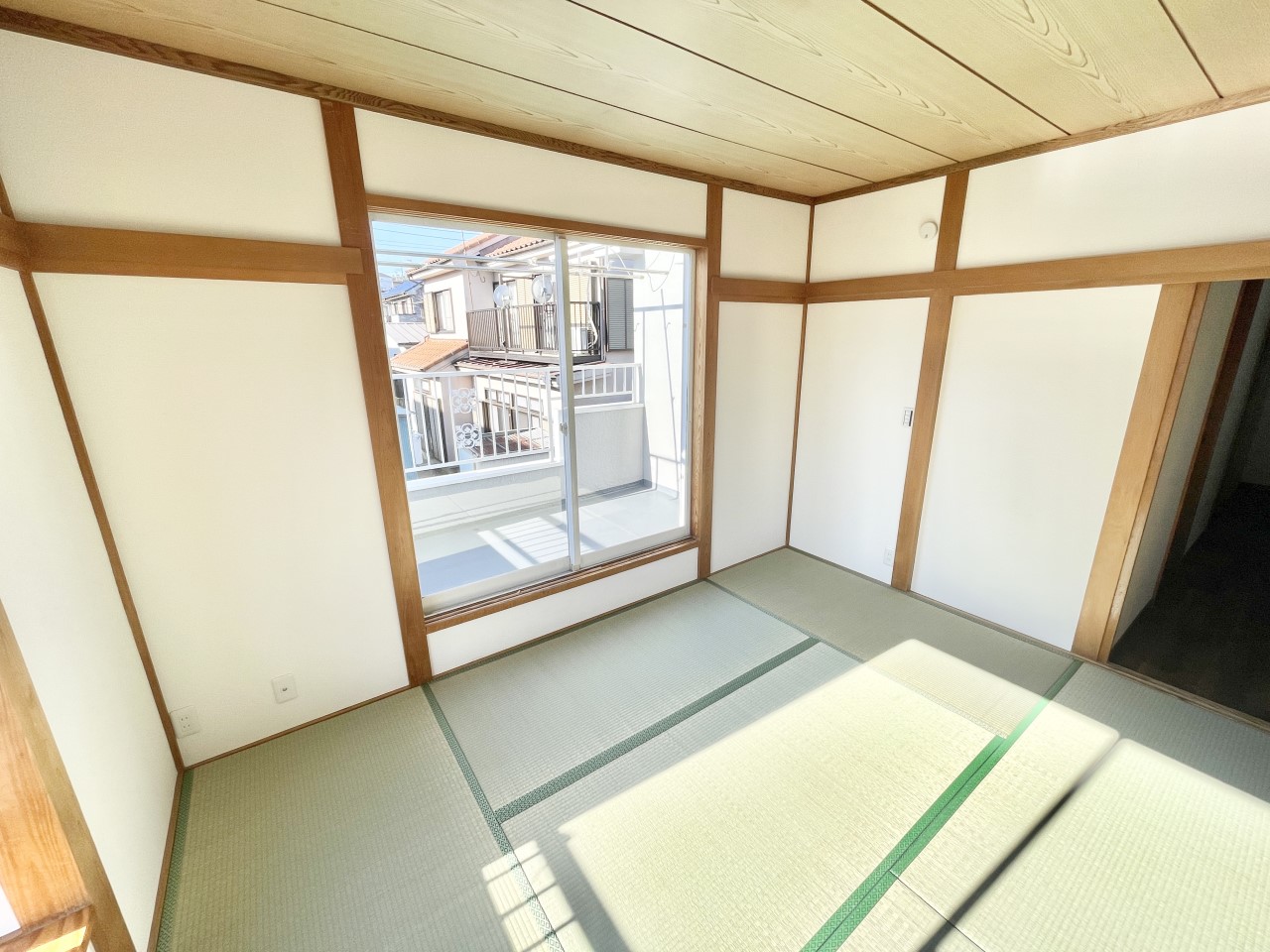 ◆2階和室（リフォーム後）｜押し入れ付きの和室は、布団や季節物、日用品の収納に便利で、お部屋をスッキリ保てます。