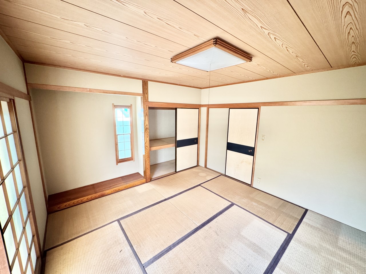 ◆1階和室｜ぬくもりを感じられる和室でゆっくりとお寛ぎいただけます♪
