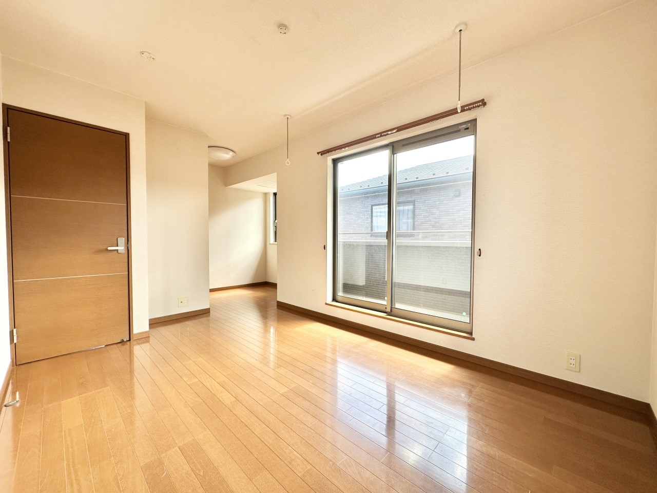 ◆2階洋室｜小学校入学を機に自分のお部屋を欲しがるお子さまは多いようです。普段はリビングでお勉強やお遊びをしていても、お子様の自立を促すにはやっぱり自分の部屋を持つことが一番。