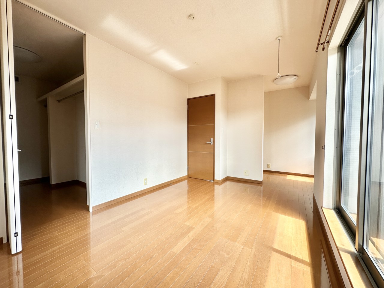 ◆2階洋室｜家族が揃う団らんのひと時は楽しく、そしてゆったりと。