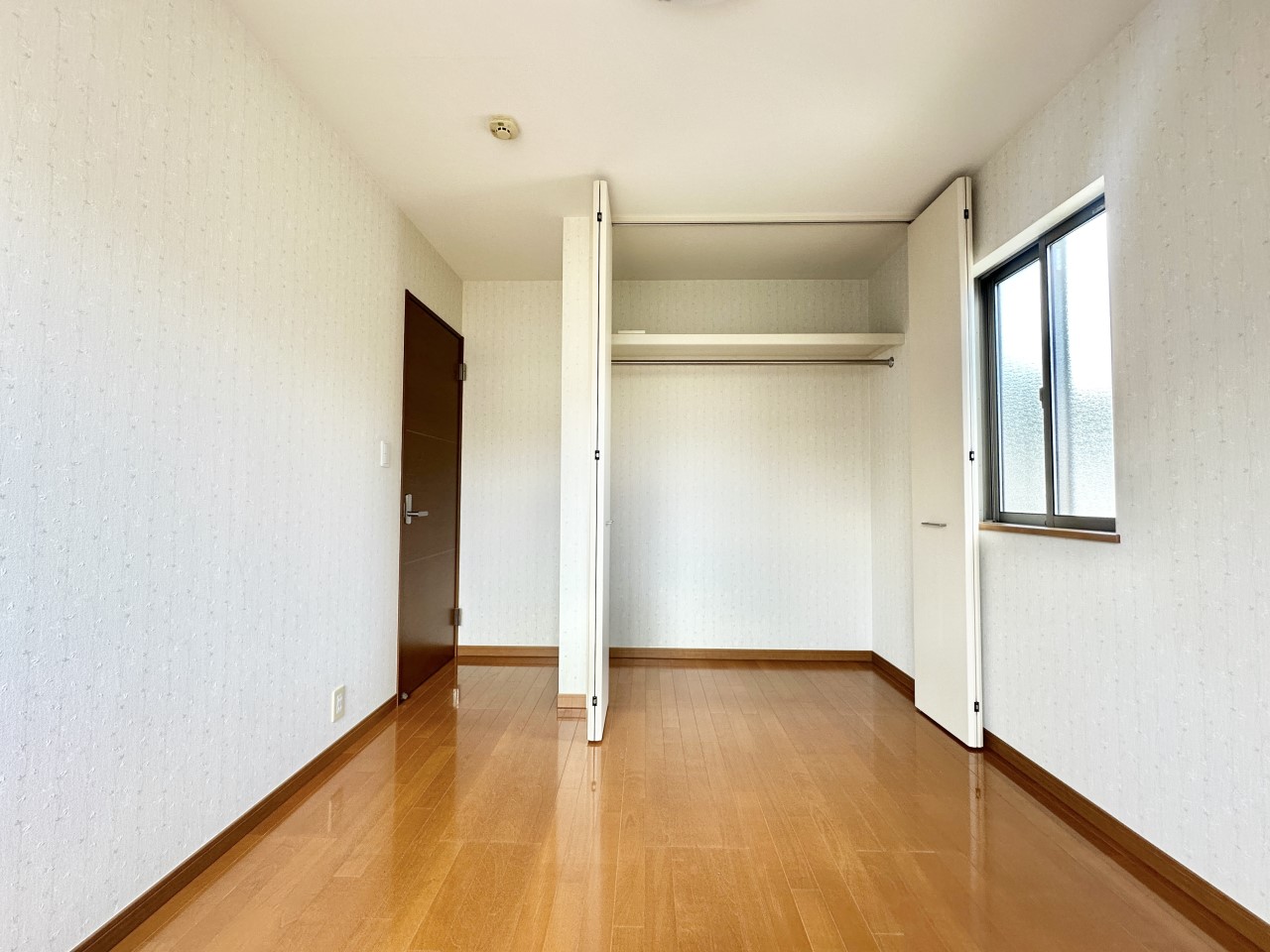 ◆2階洋室｜小学校入学を機に自分のお部屋を欲しがるお子さまは多いようです。普段はリビングでお勉強やお遊びをしていても、お子様の自立を促すにはやっぱり自分の部屋を持つことが一番。