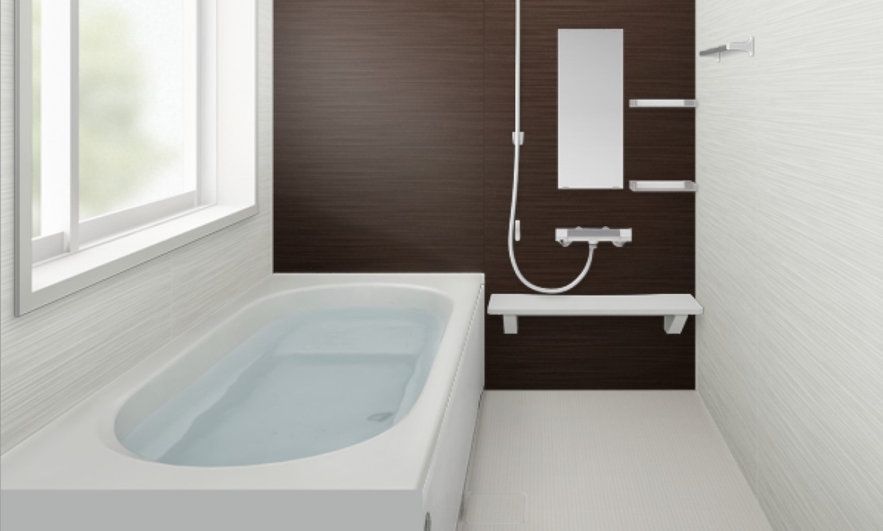 【同社施工例】ベンチ付の浴槽は、小さなお子様との入浴も安心です。節水効果もあり、ゆったりとしたバスタイムを演出。  詳しくはスタッフへお問い合わせください。