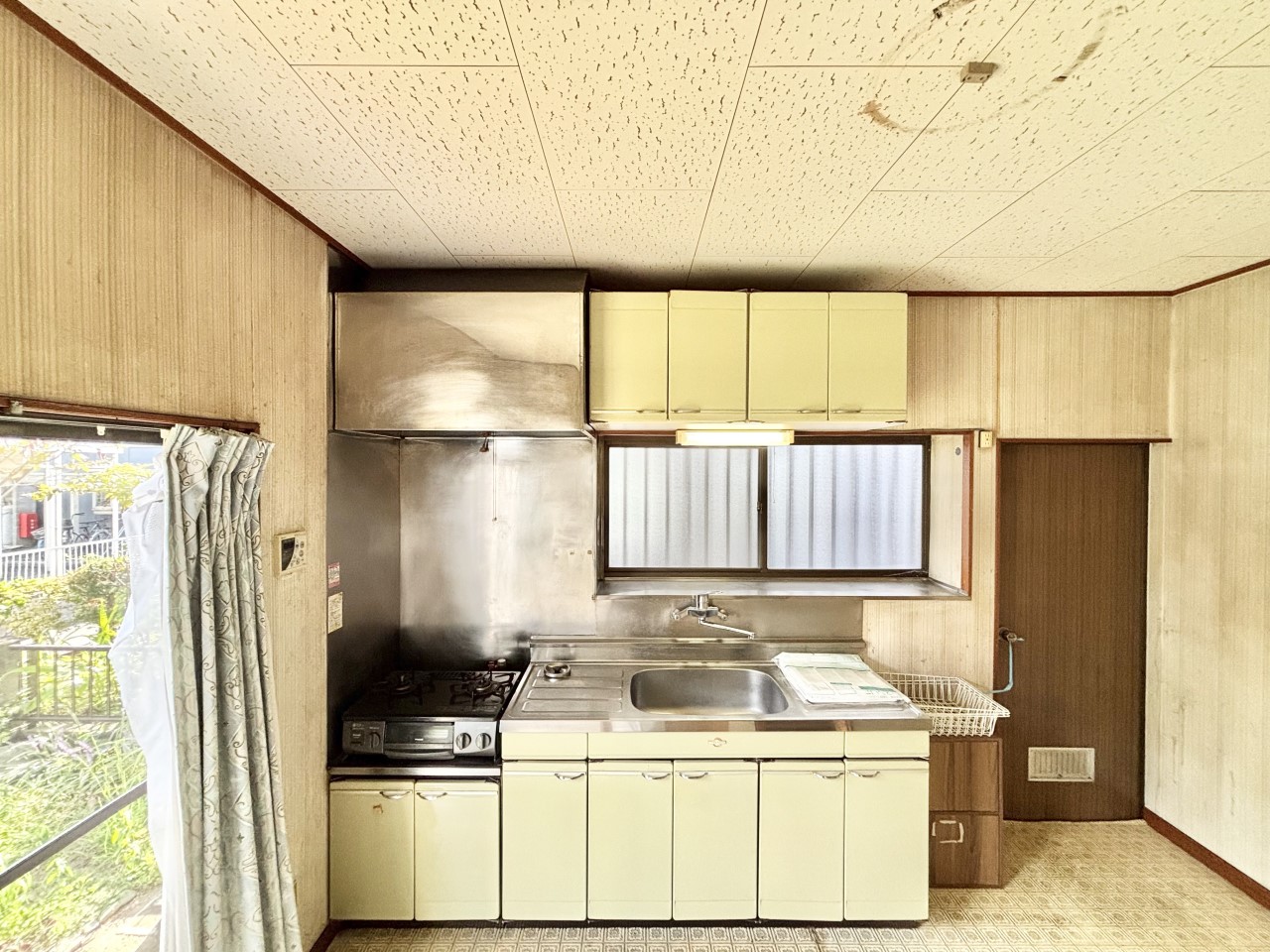 ◆キッチン｜ご夫婦やお子様と並んでお料理をしても余裕のある、広々としたキッチンです。