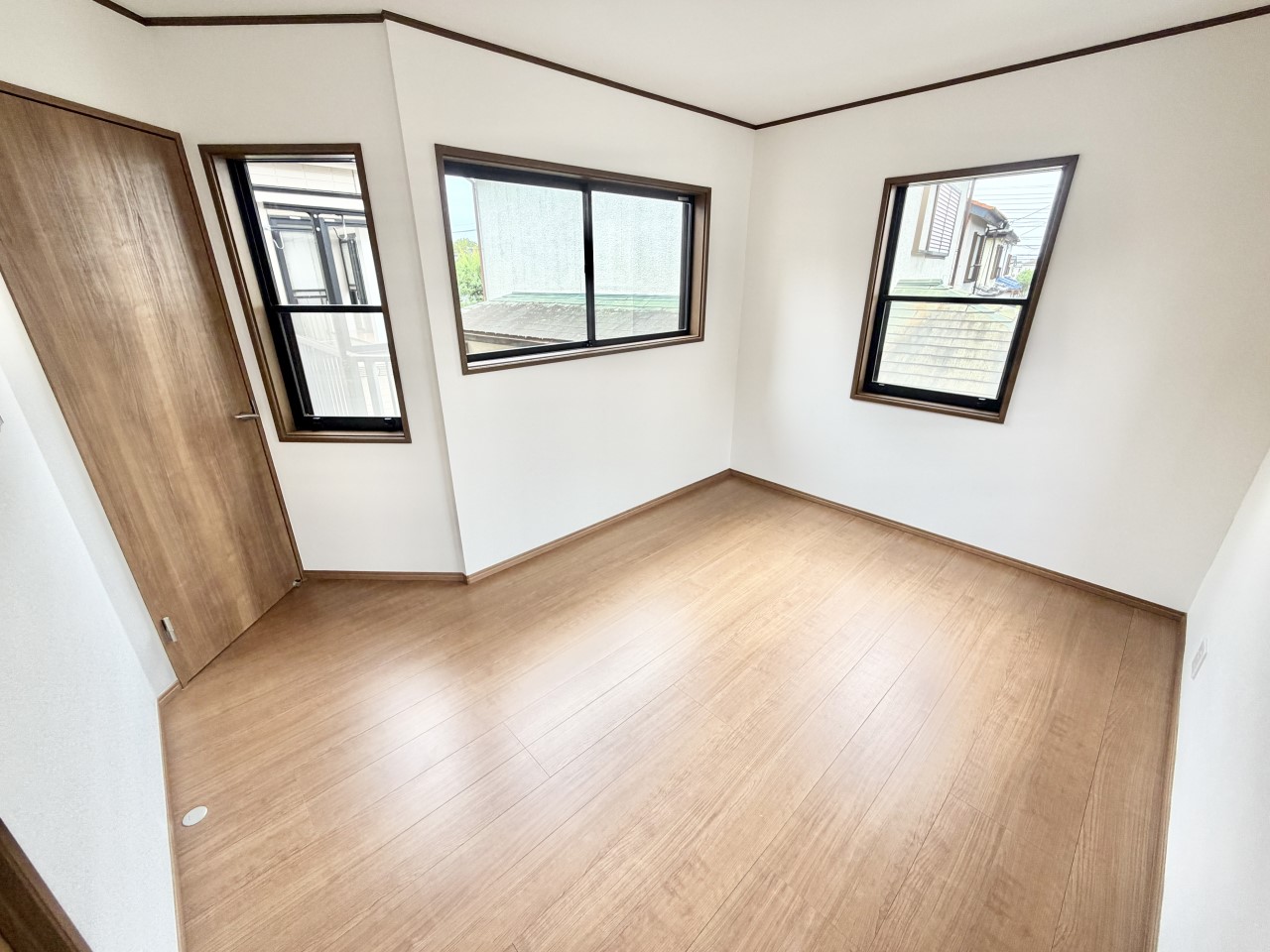 ◆2階洋室（リフォーム後）｜家族でゆったり時間を過ごせるお部屋です。