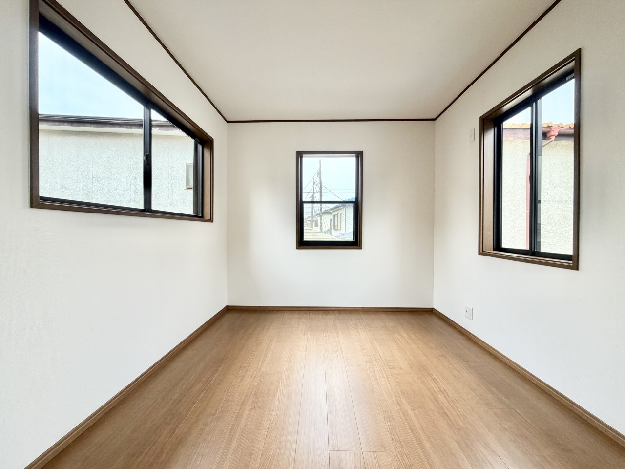 ◆2階洋室（リフォーム後）｜家族でゆったり時間を過ごせるお部屋です。