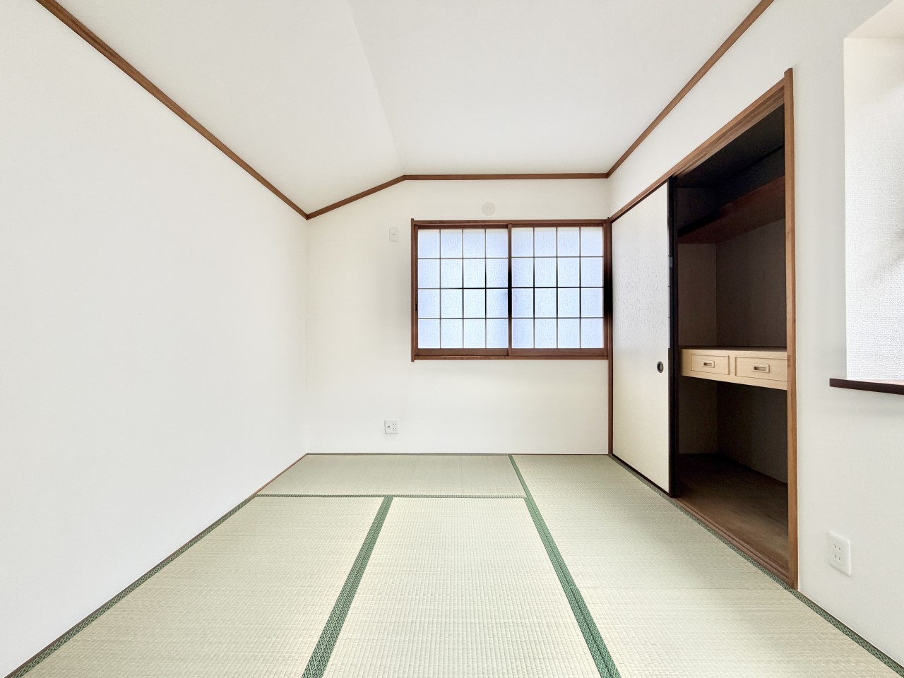 ◆2階和室（リフォーム後）｜ぬくもりを感じられる和室でゆっくりとお寛ぎいただけます♪