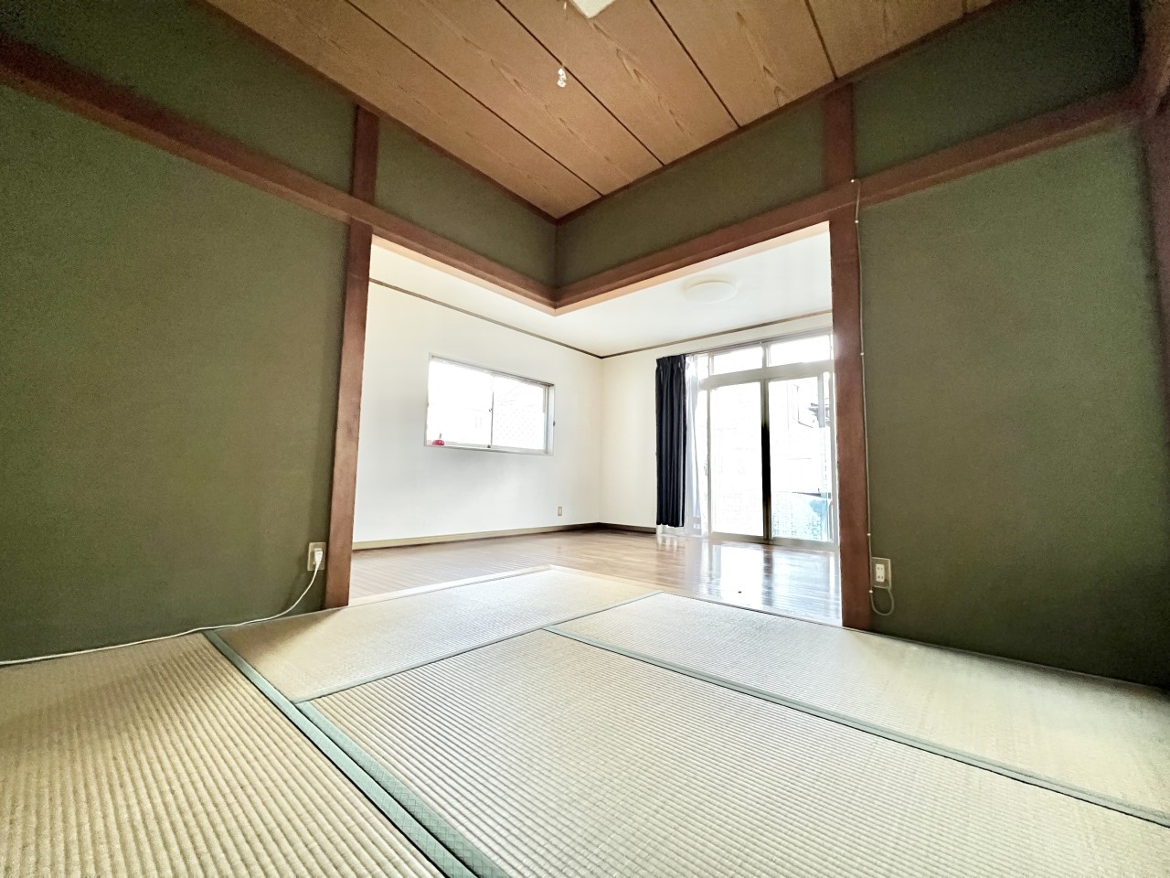 ◆1階和室｜書斎やお子様の勉強スペース、または近頃増えてきたリモートワークスペースとしてなど、ご家族それぞれの趣味・用途に合わせて自由にお使いいただけます。