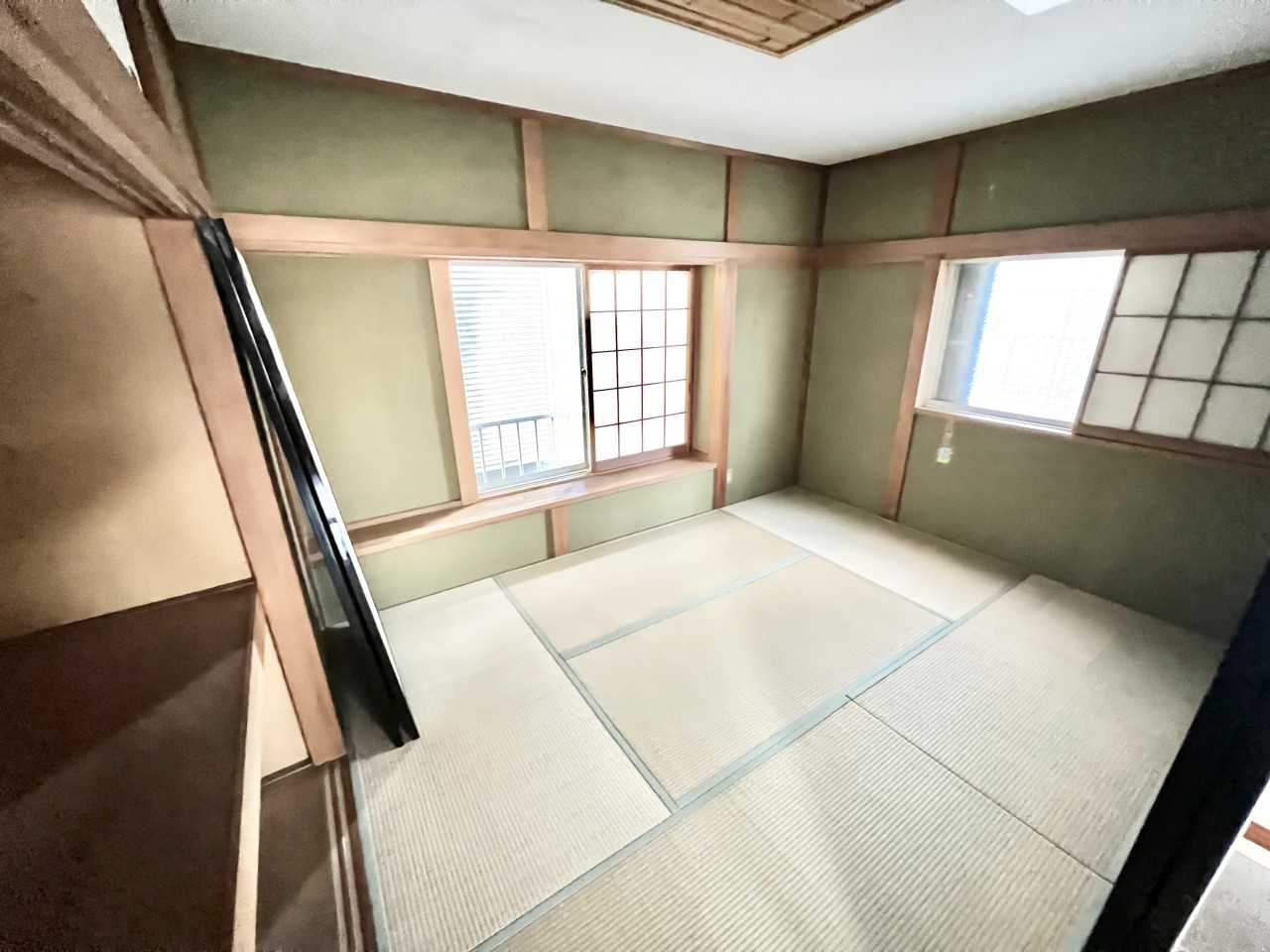 ◆2階和室｜押し入れ付きの和室は、布団や季節物、日用品の収納に便利で、お部屋をスッキリ保てます。