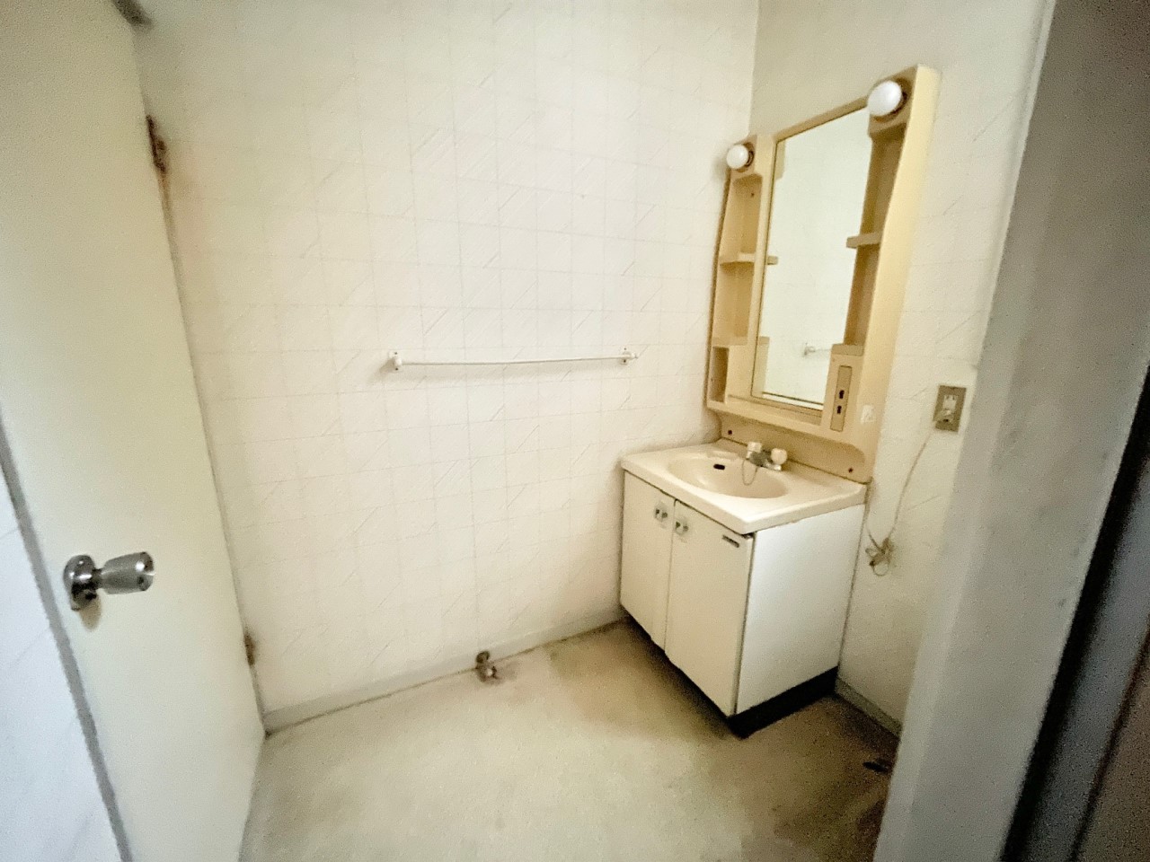 ◆洗面室｜毎日使う洗面スペースや浴室は、モノがあふれてごちゃついていまいがち。スペースに収納すればスッキリ整います。心地よい空間で身支度したら、素敵な一日がはじまります。