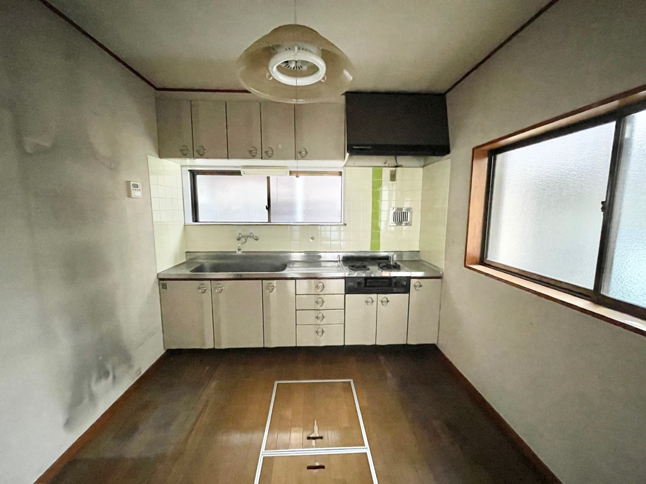 ◆キッチン｜ご夫婦やお子様と並んでお料理をしても余裕のある、広々としたキッチンです。