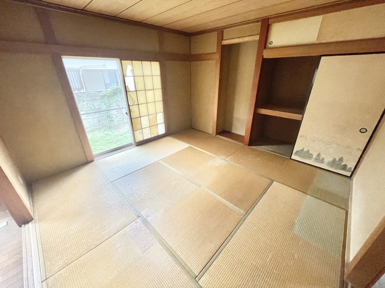 ◆1階和室｜書斎やお子様の勉強スペース、または近頃増えてきたリモートワークスペースとしてなど、ご家族それぞれの趣味・用途に合わせて自由にお使いいただけます。