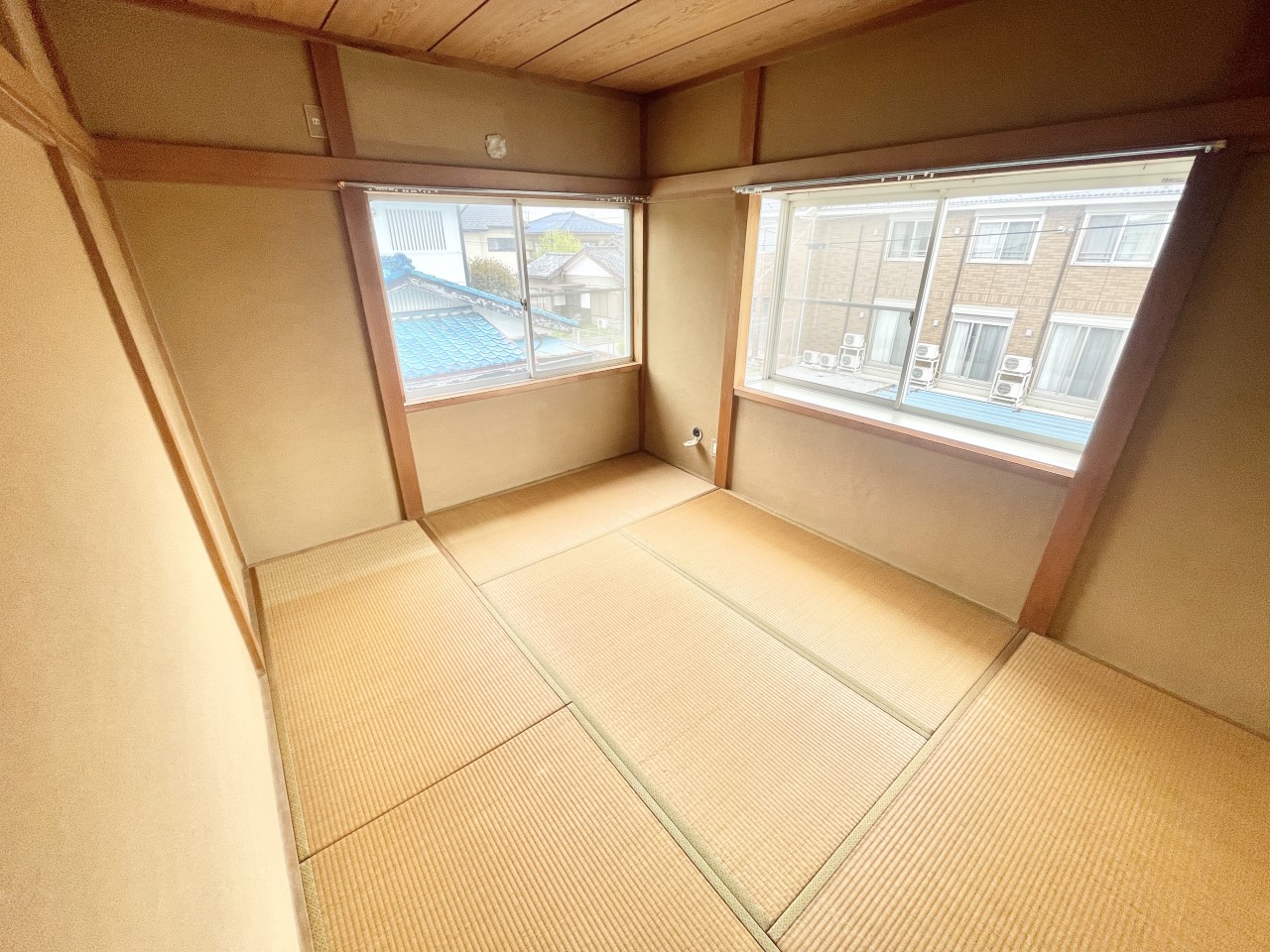 ◆2階和室｜書斎やお子様の勉強スペース、または近頃増えてきたリモートワークスペースとしてなど、ご家族それぞれの趣味・用途に合わせて自由にお使いいただけます。