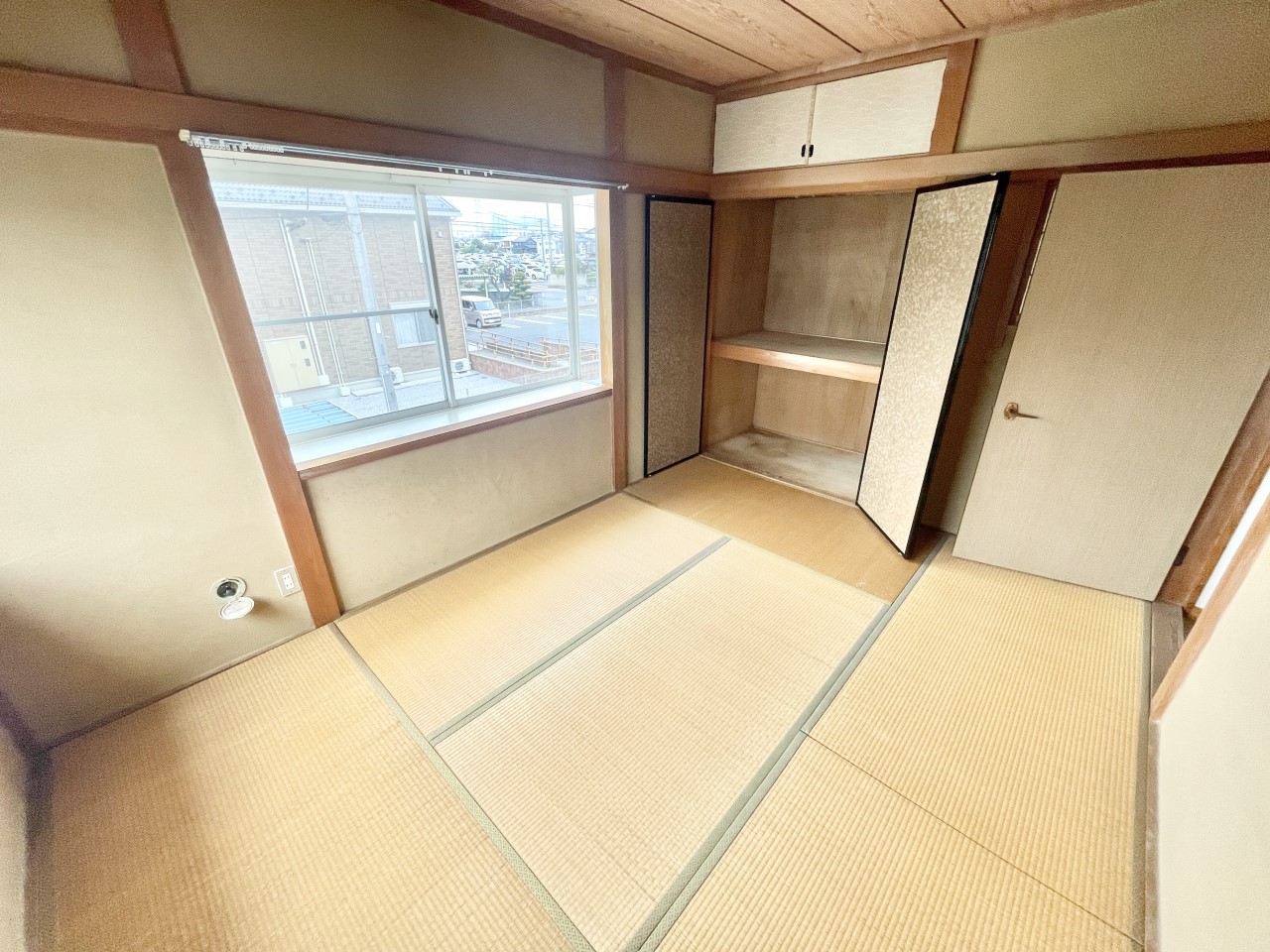 ◆2階和室｜ぬくもりを感じられる和室でゆっくりとお寛ぎいただけます♪