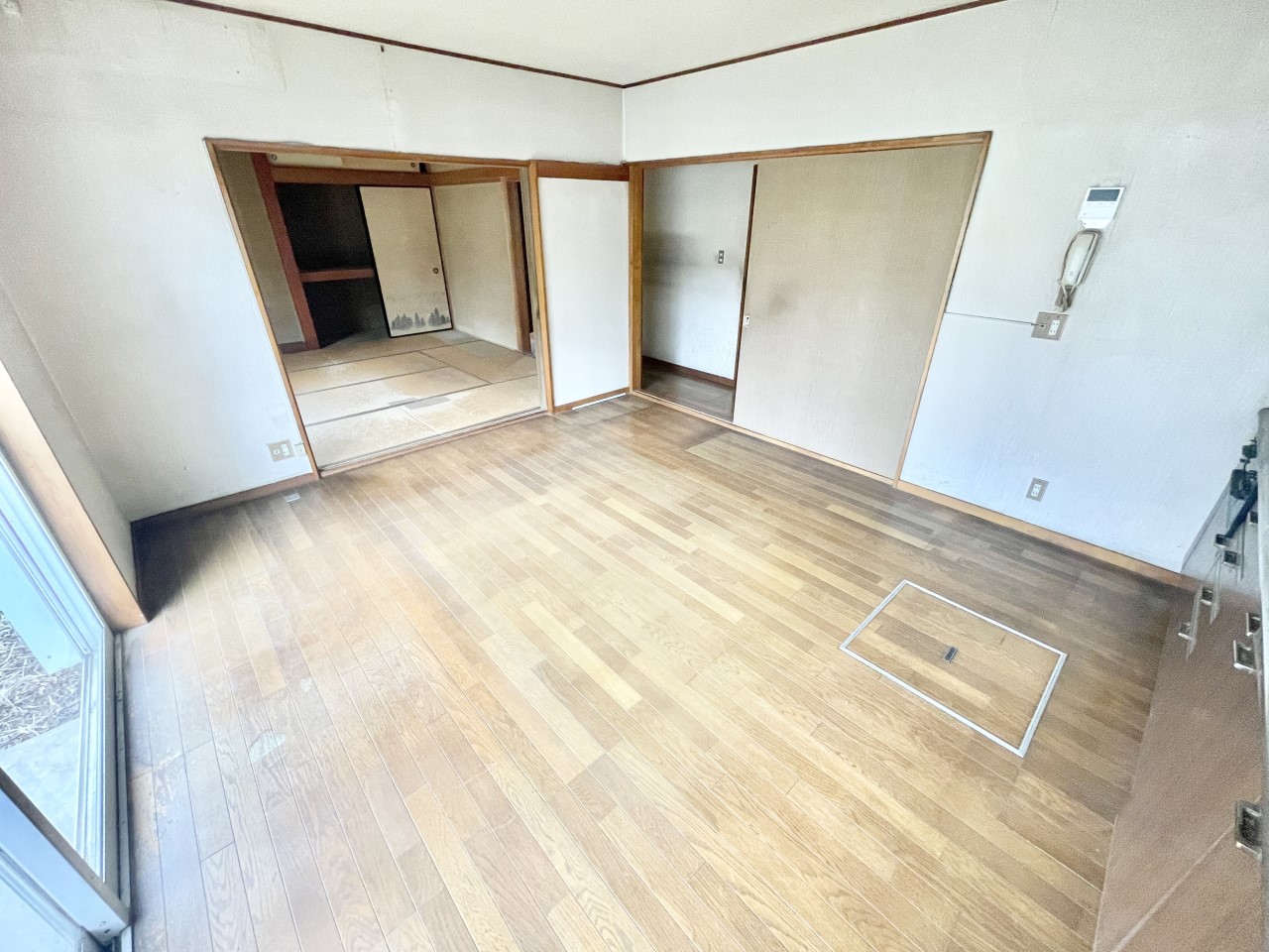 ◆リビング｜家族が集まる団らんのひととき、ひとりでリラックスしたい夜、ゲストを招いてわいわい過ごす休日、どんなシーンにも対応できるリビングです。