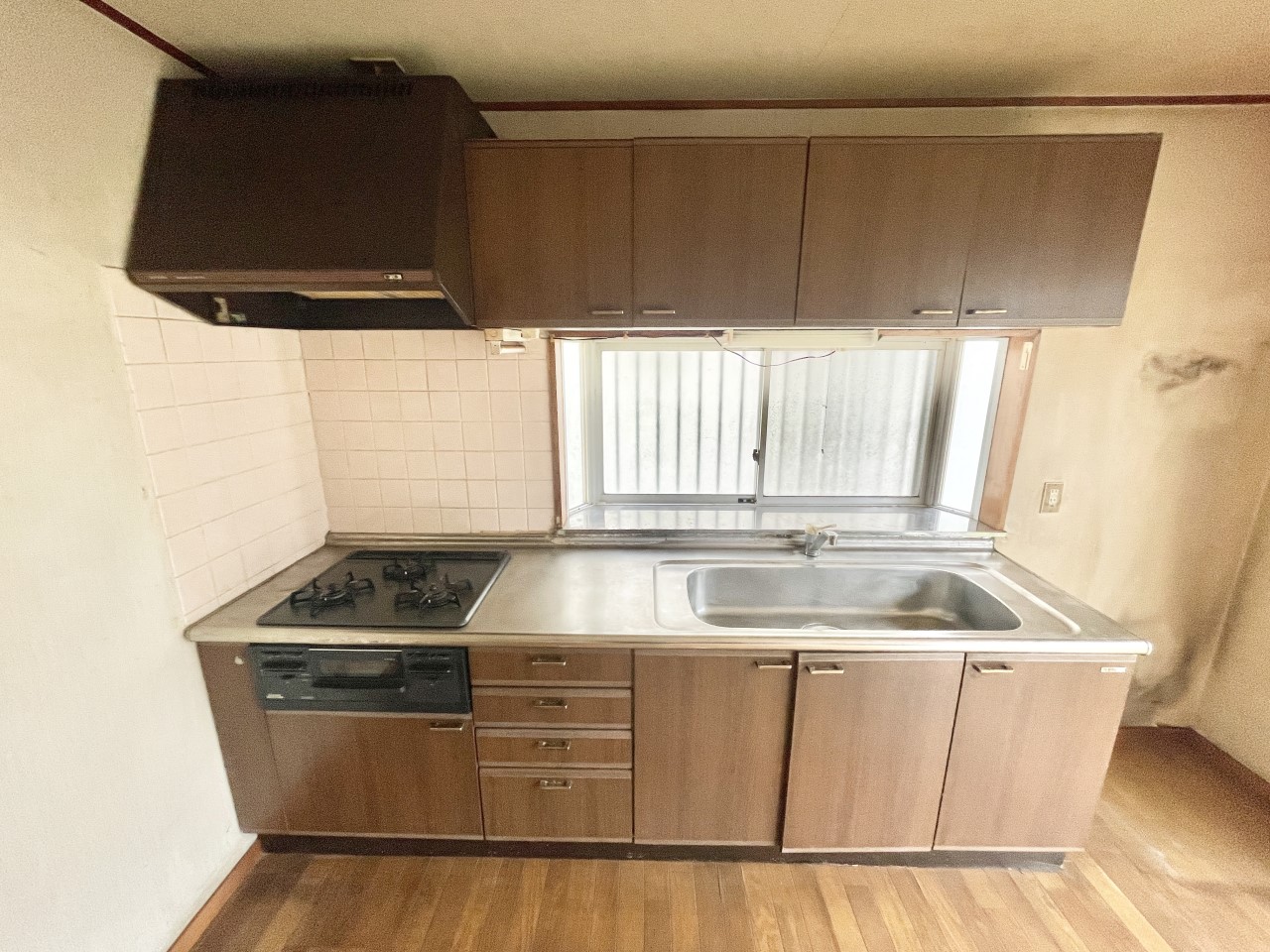 ◆キッチン｜ご夫婦やお子様と並んでお料理をしても余裕のある、広々としたキッチンです。