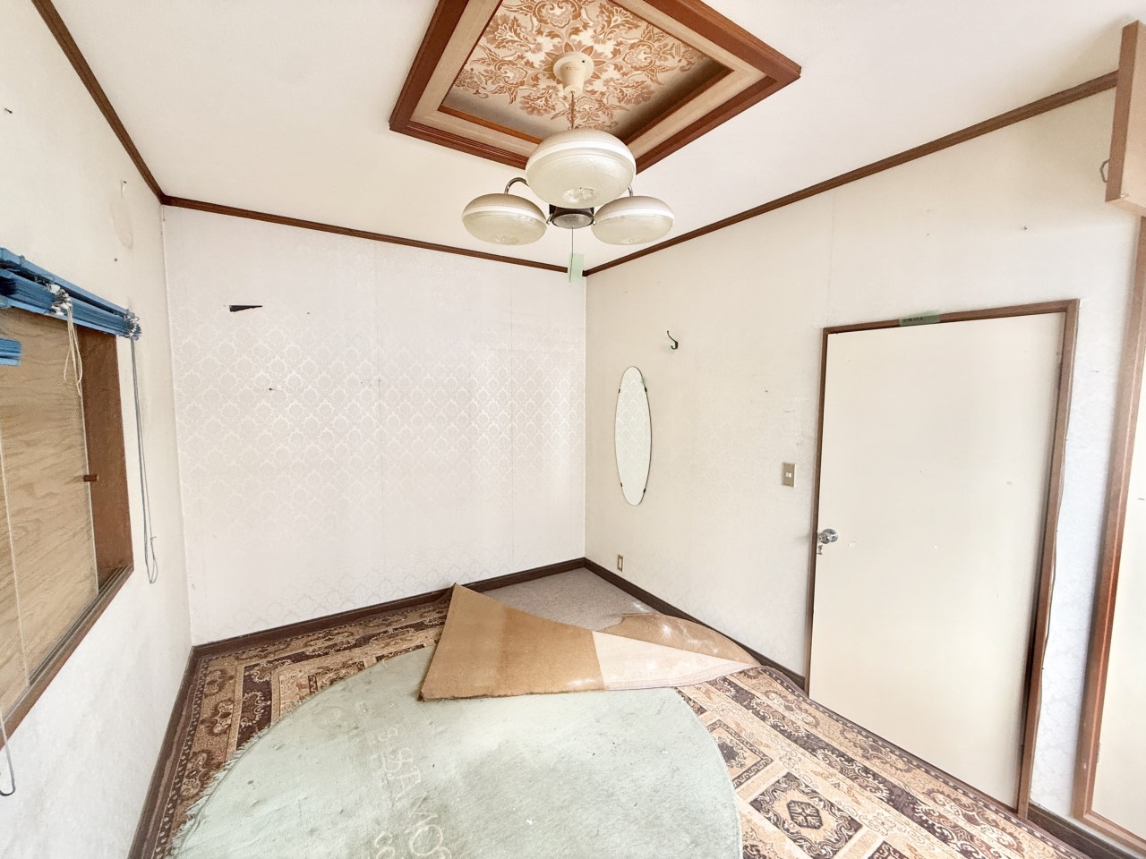 ◆2階洋室｜明るい日差しが降り注ぐお部屋に、居心地の良さを感じさせるコーディネート。