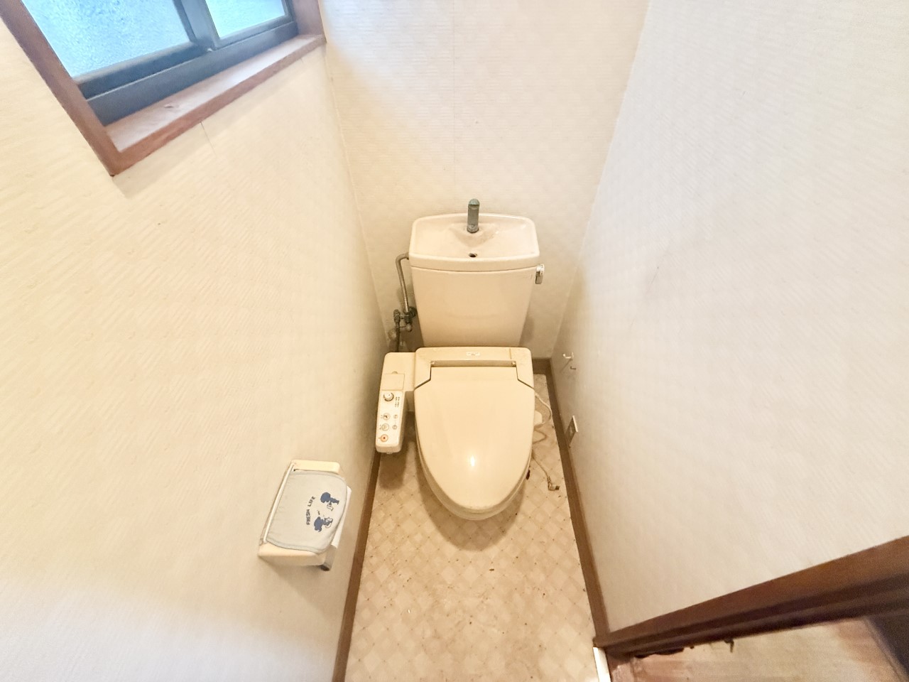 ◆1階トイレ｜トイレ内に手洗い場が完備されており、使用後にすぐ手を洗えて便利