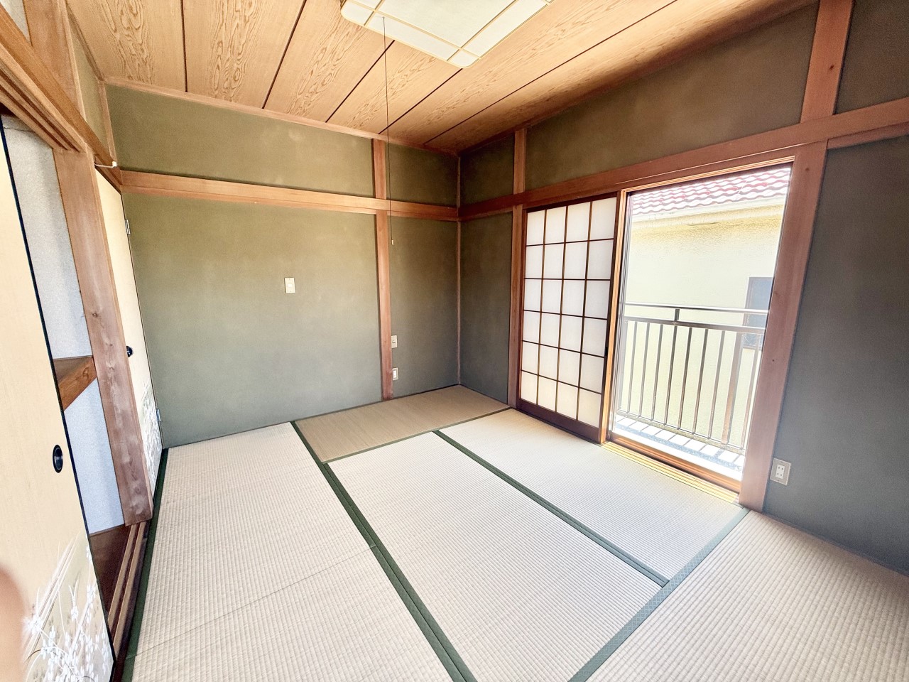◆2階和室｜ぬくもりを感じられる和室でゆっくりとお寛ぎいただけます♪