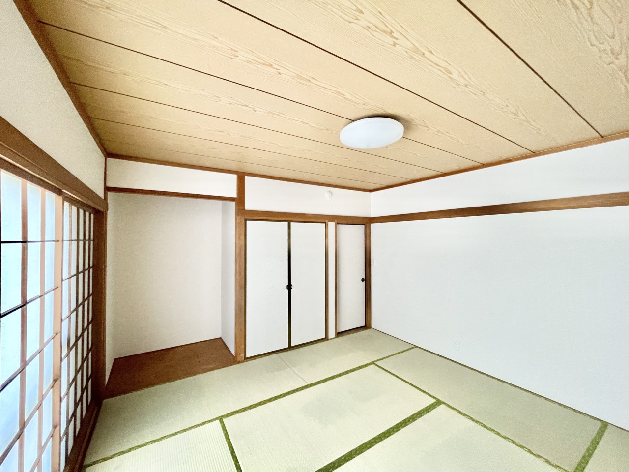 ◆1階和室｜ぬくもりを感じられる和室でゆっくりとお寛ぎいただけます♪