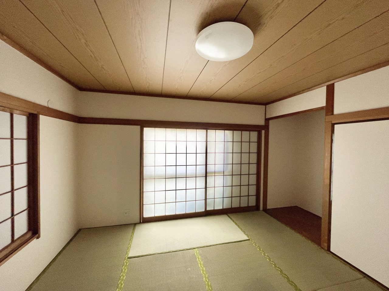 ◆1階和室｜窓も2つあり、明るいお部屋です！