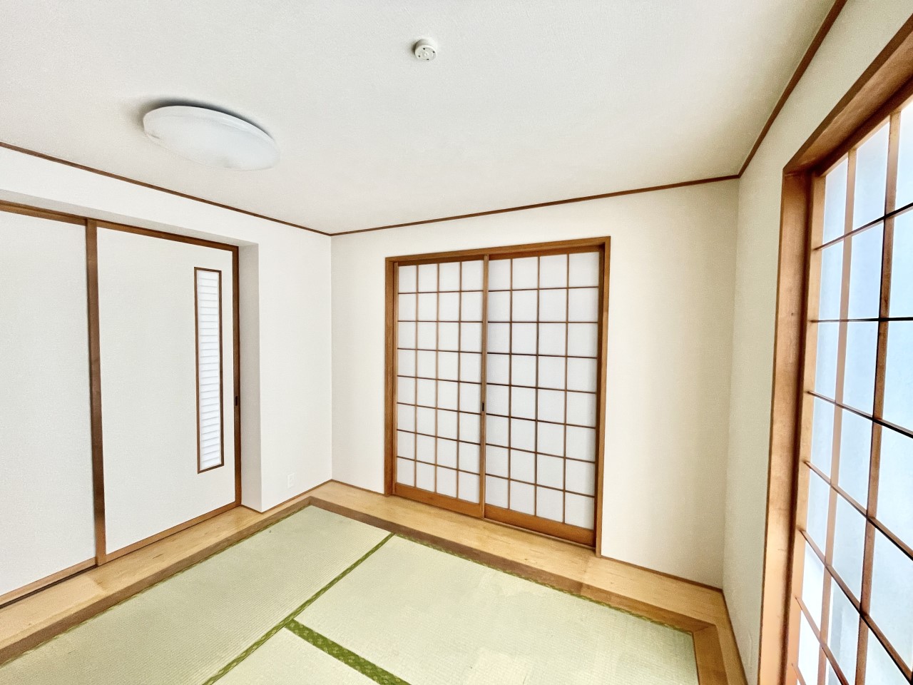 ◆1階和室｜ぬくもりを感じられる和室でゆっくりとお寛ぎいただけます♪