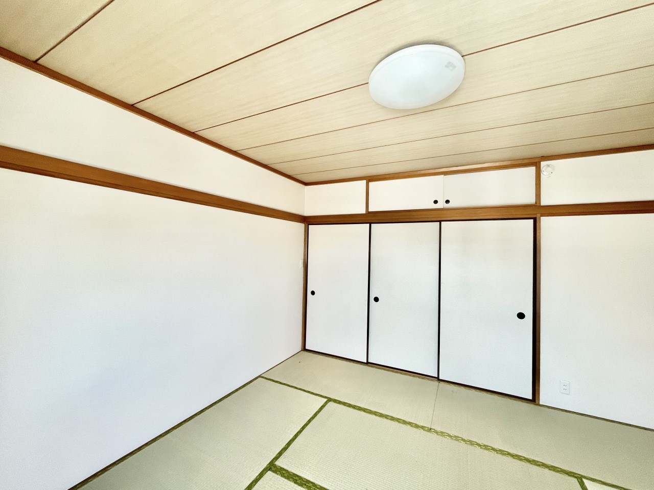 ◆2階和室｜ぬくもりを感じられる和室でゆっくりとお寛ぎいただけます♪