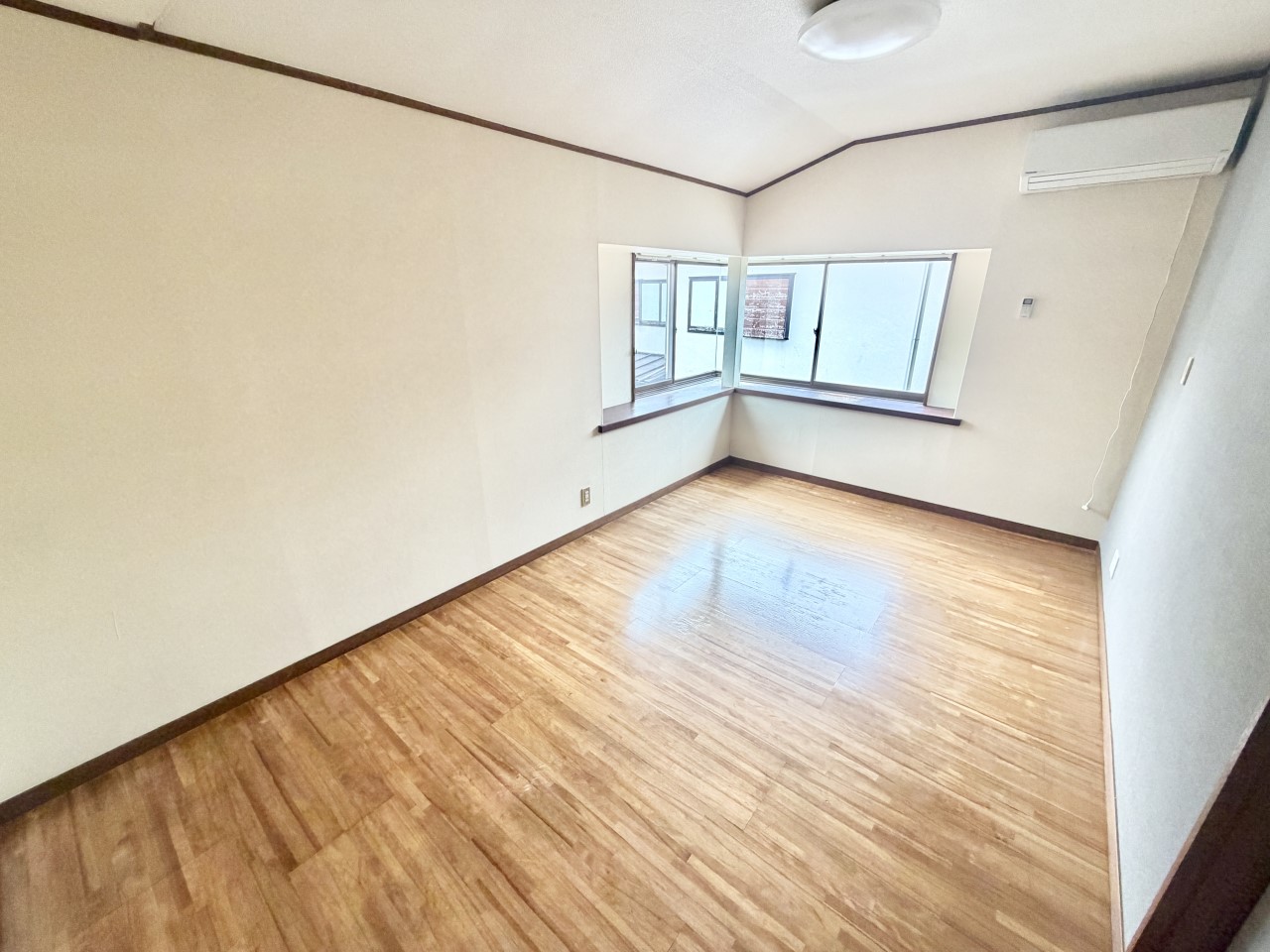 ◆2階洋室｜小学校入学を機に自分のお部屋を欲しがるお子さまは多いようです。普段はリビングでお勉強やお遊びをしていても、お子様の自立を促すにはやっぱり自分の部屋を持つことが一番。