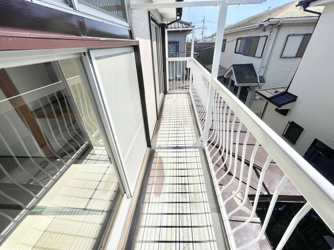 ◆バルコニー（リフォーム後）｜バルコニーは、一度にたくさんの洗濯物が干せます。夜は望遠鏡を置いて天体観測なども楽しめそうなスペースですね。