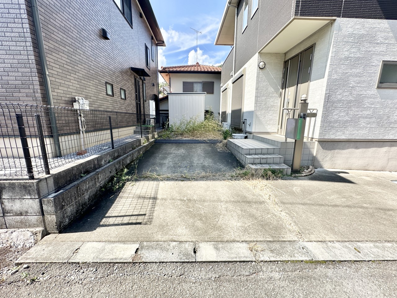 ◆駐車場｜縦列駐車にて2台可能です！車種により3台まで駐車出来ます！