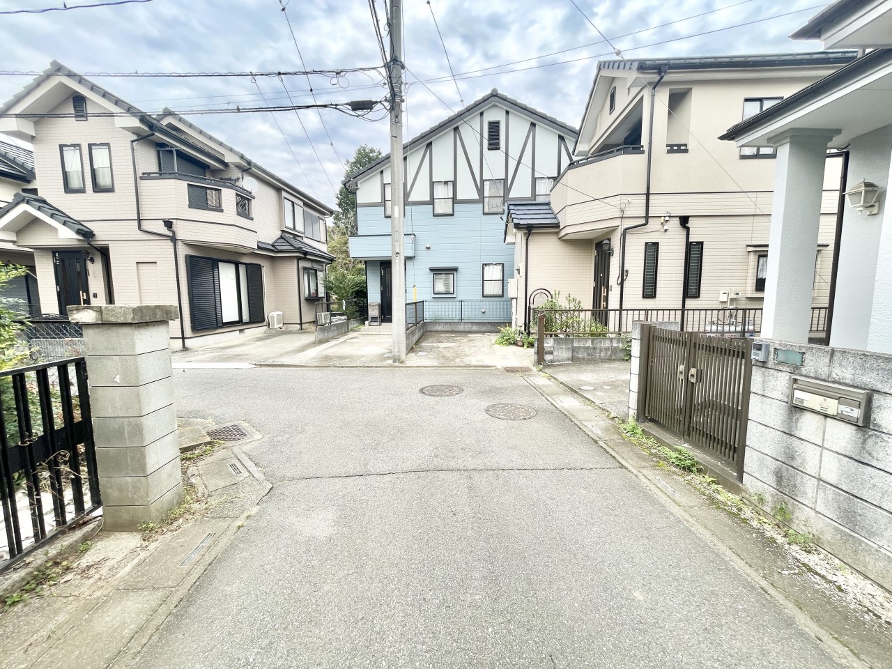 ◆前面道路｜前面道路は約4.0mあり、車通りが少ない為駐車が苦手な方でも安心です◎