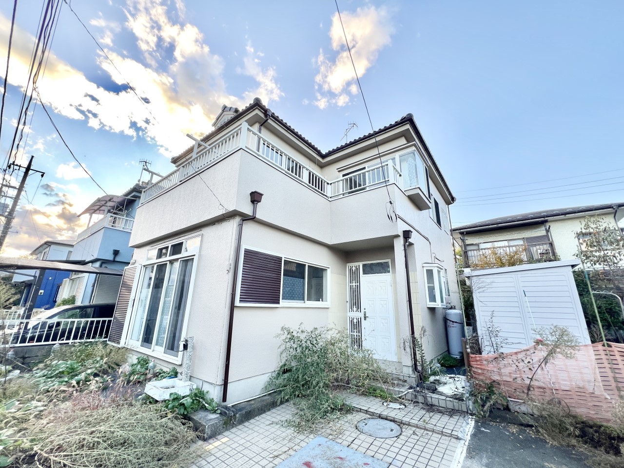 ◆外観｜現地は駅チカでありながらも、落ち着きを感じさせる住宅街の一角。