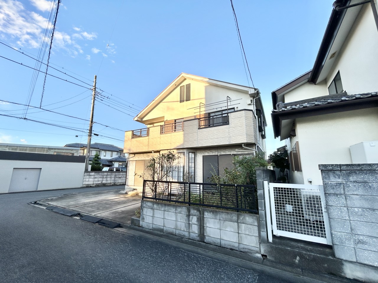 ◆外観｜どっしりとした佇まいで、家に帰るたび安心感を与えてくれます。