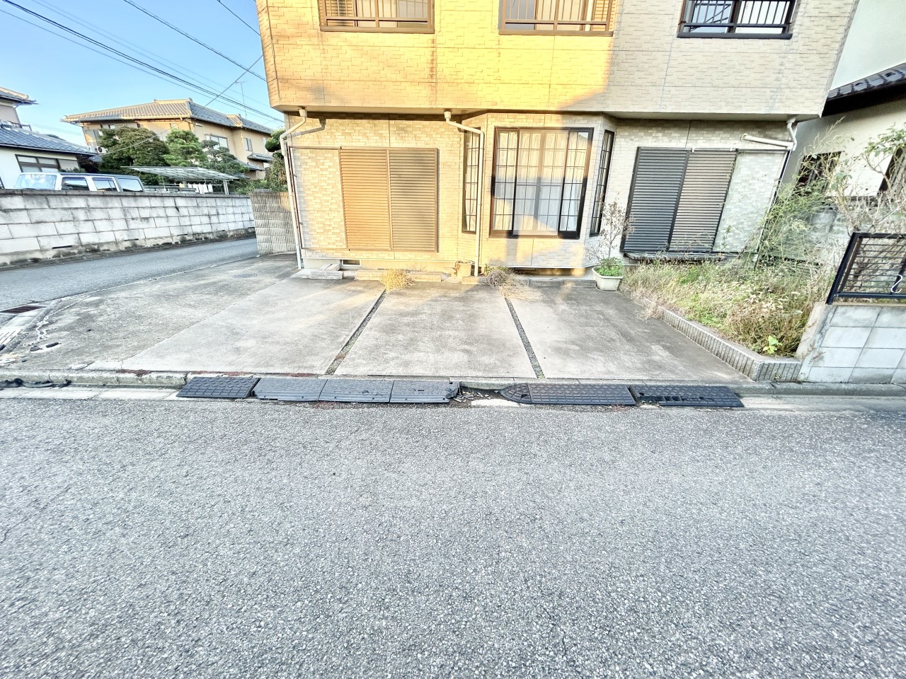 ◆駐車場｜3-4台（並列）で駐車可能です！お庭もあるので趣味も増えそうです♪