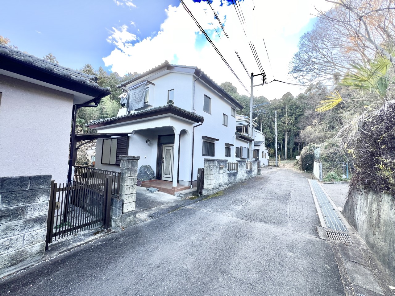 ◆外観｜白い外観が光を反射し、お家全体を明るく大きい印象にしてくれます♪