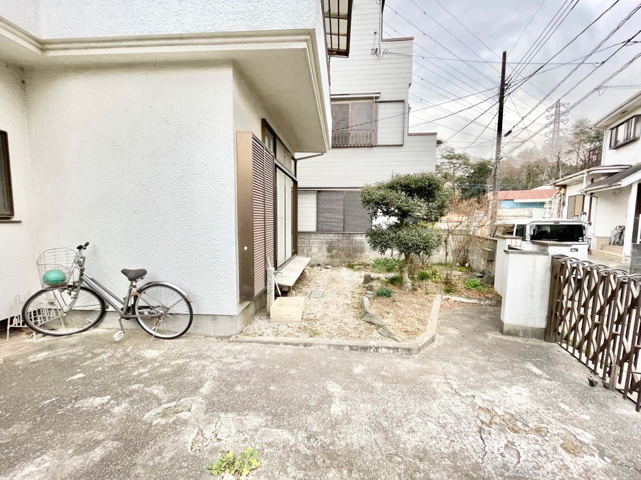 ◆お庭｜庭があればガーデニングや家庭菜園などが楽しめ、季節の花や野菜を育てることで四季の移ろいが豊かに感じられお子さまの食育にもつながります。