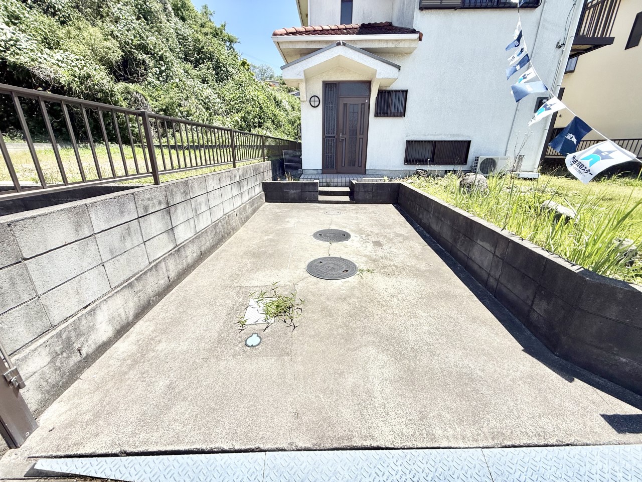 ◆駐車場｜軽自動車であればラクラク駐車可能です♪